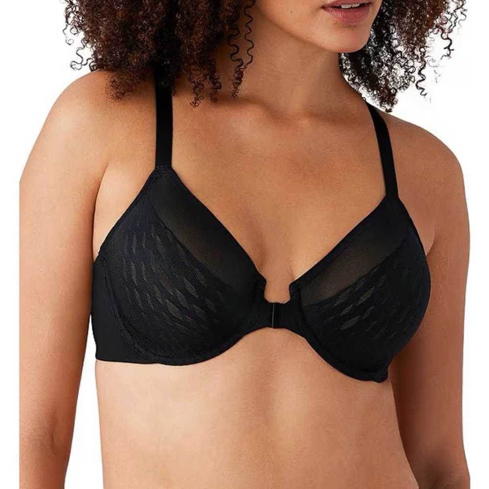 Wacoal Black Bra with Plunge Design and Adjustable Straps